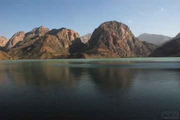 Jazero Iskanderkul -pomenované po Alexandrovi Macedónskom.